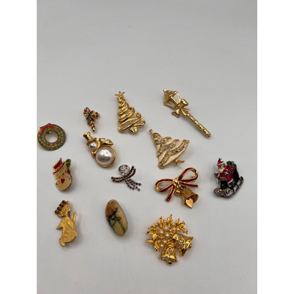 Vintage Christmas Brooches Pins Set of 13 Metal Stone Plastic Unsigned - Picture 3 of 16
